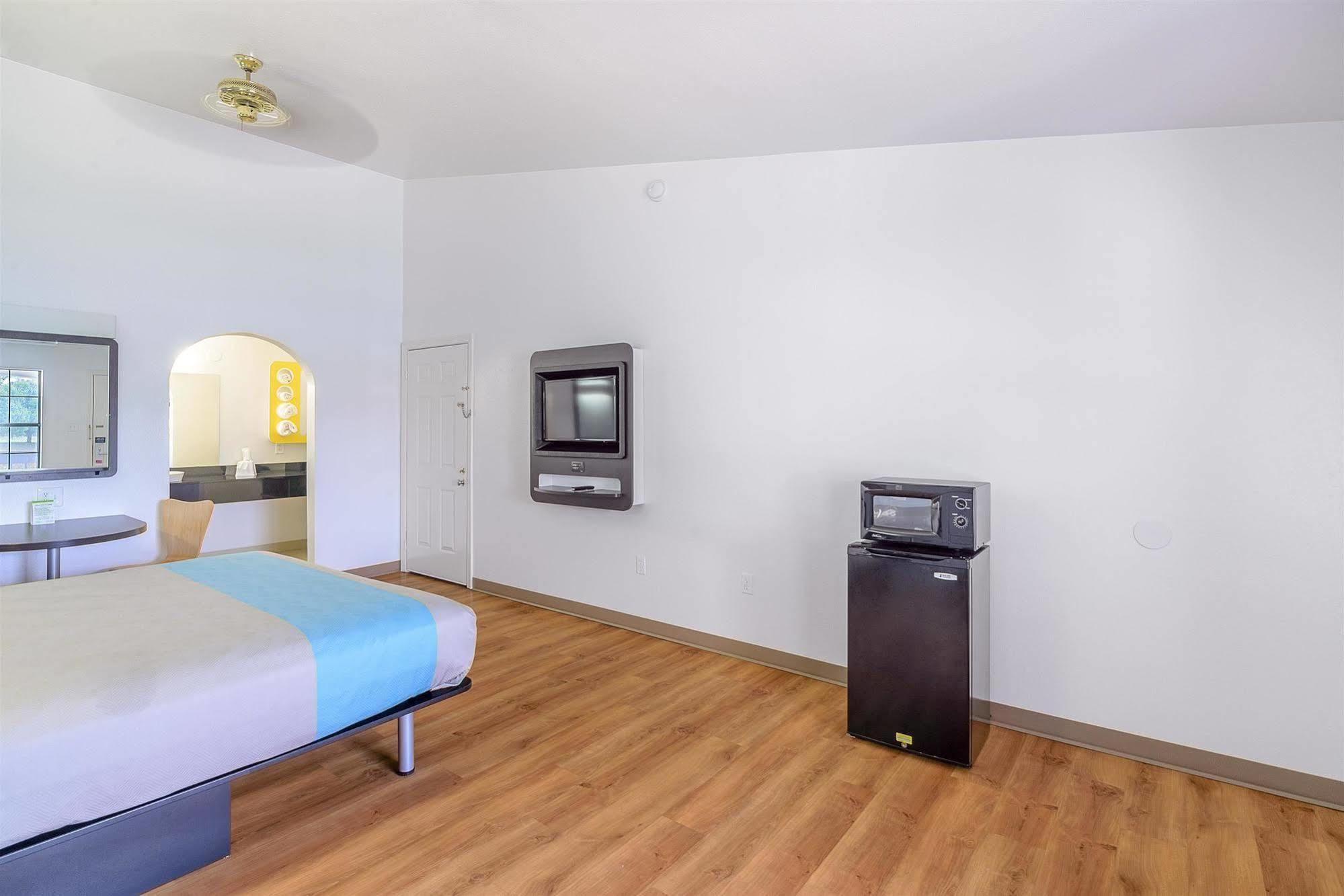 Motel 6-Canton, Tx Εξωτερικό φωτογραφία